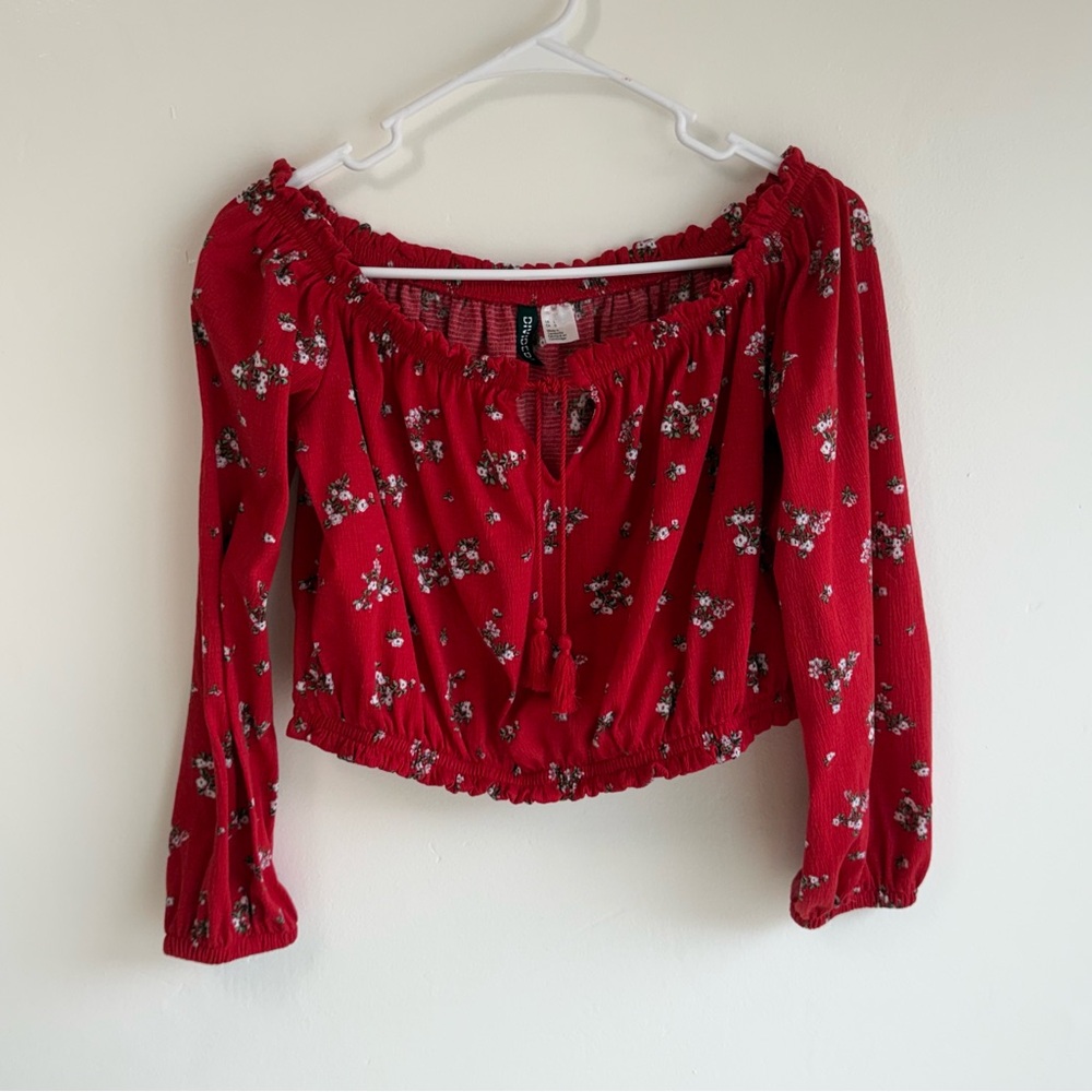 Divided H&M Red Floral Cropped Blouse